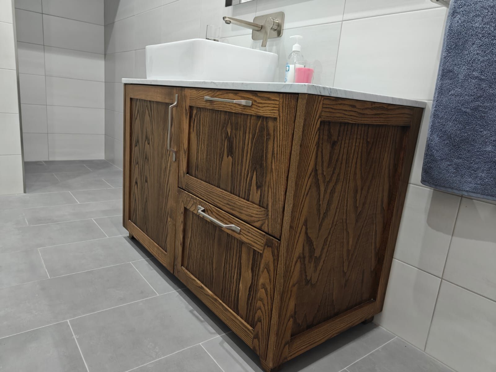Fitted bathroom cabinetry by Dean Paul's Joinery