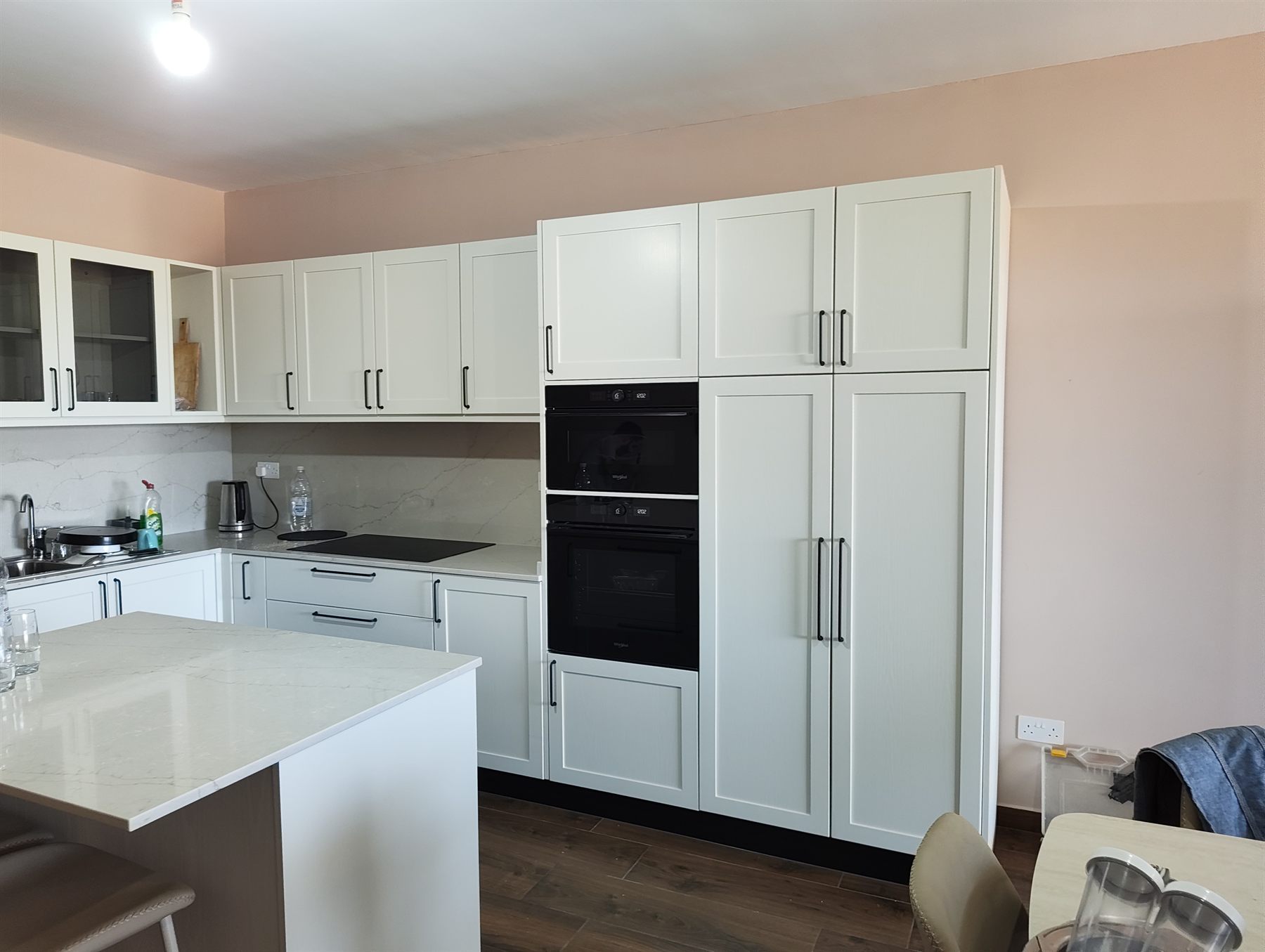 Cream shaker fitted kitchen by Dean Paul's Joinery