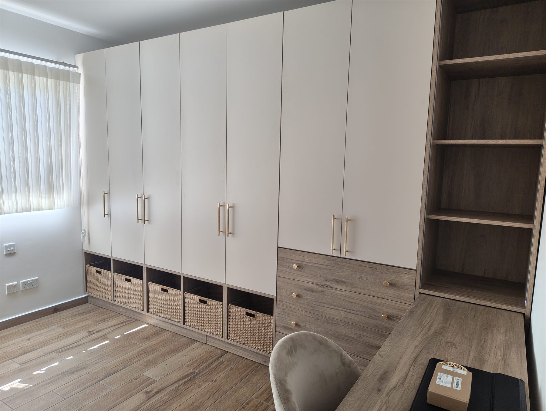 Fitted wardrobes with built-in desk and shelving